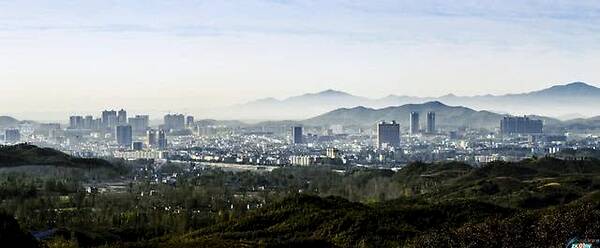 三峡电站为抗疫保电加大“马力”单日发电量达1.8亿千瓦:tyc7111cc太阳成集团(图1) 太阳成tyc7111cc